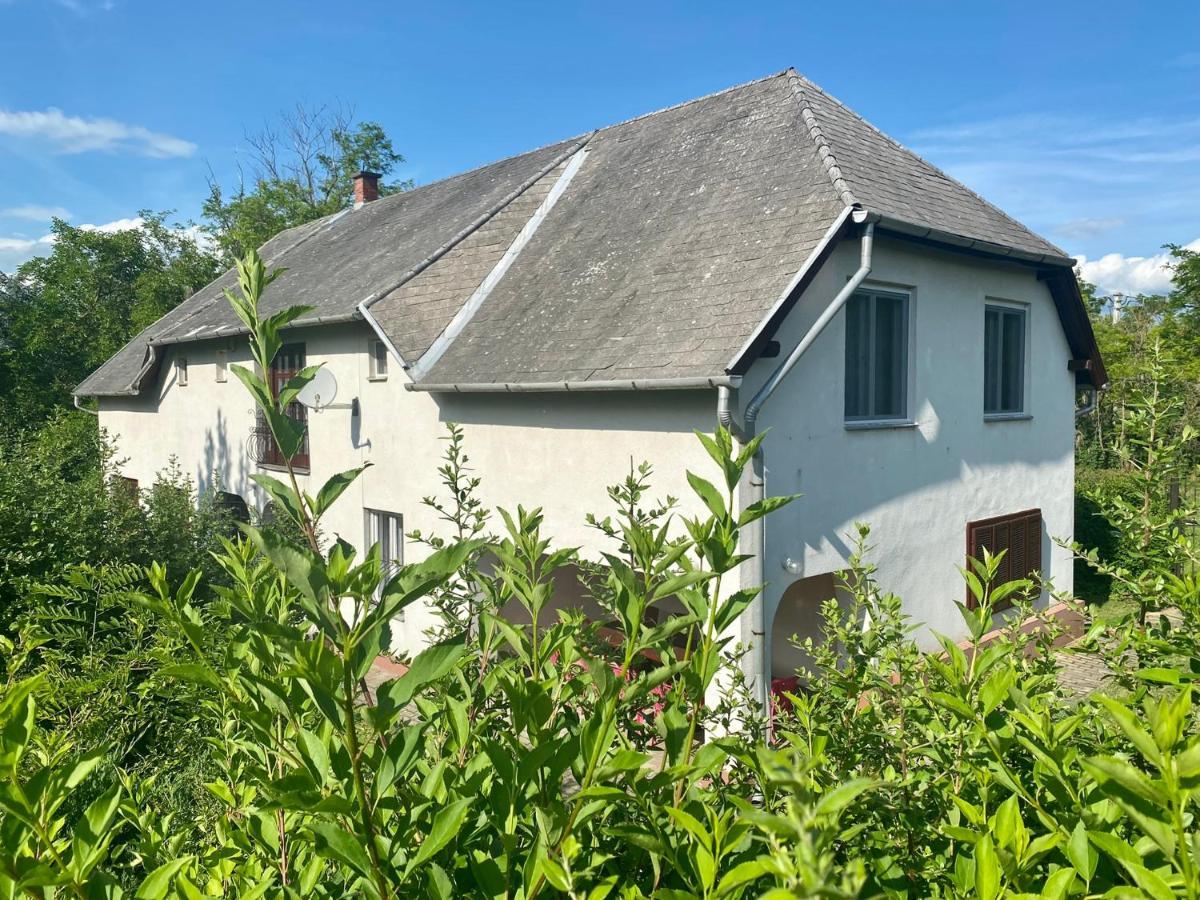 Töreki 34 Vendégház Siófok Exterior foto