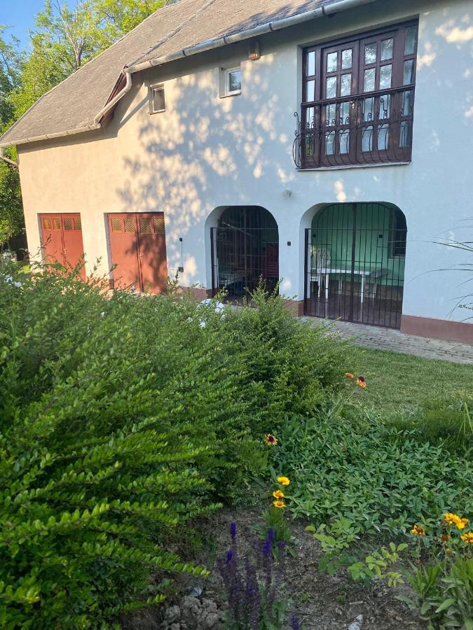 Töreki 34 Vendégház Siófok Exterior foto